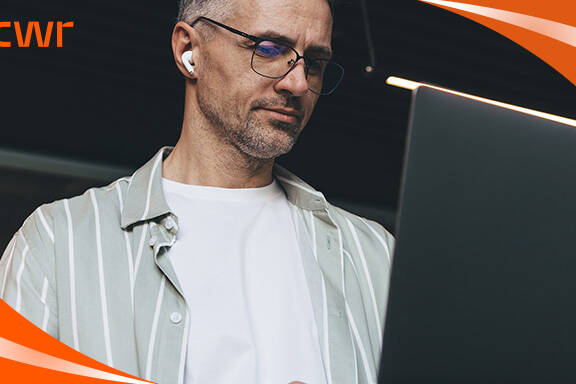 Discover 8 reasons skilled foreign workers in the US should move to Canada for better opportunities, PR, and a brighter future.